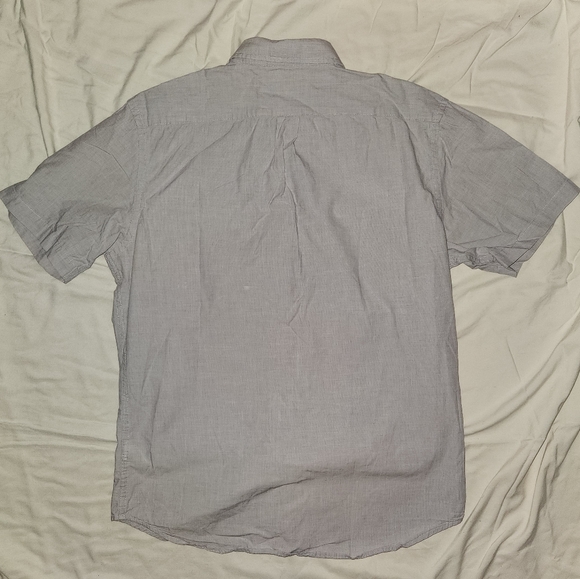 Old Navy Slim Fit Short Sleeve Button-Down Shirt with Pocket (Medium) - Picture 2 of 5